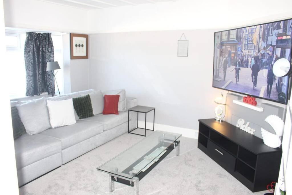 Tripple Bs Apartment